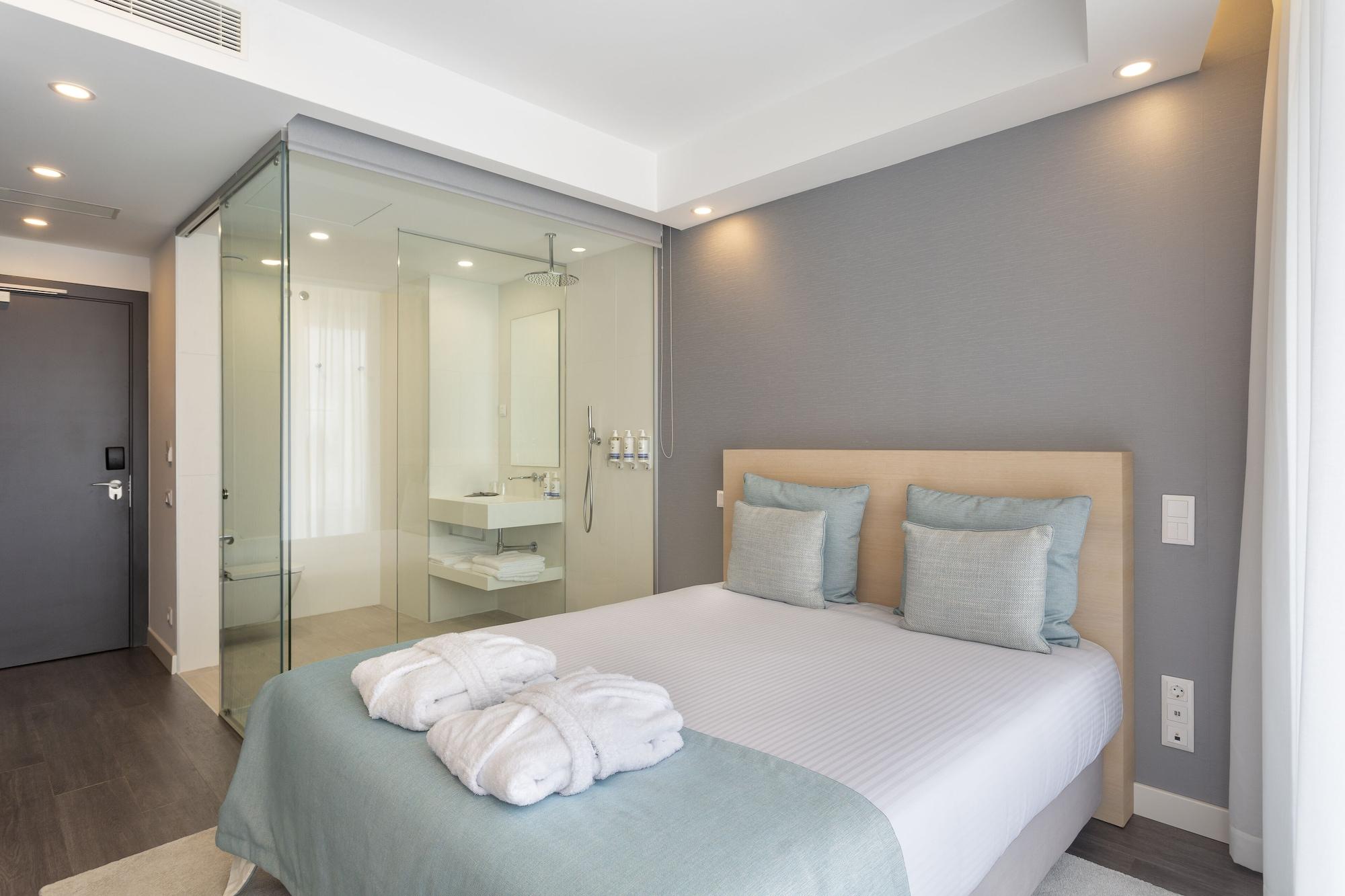 Longevity Health & Wellness Hotel - Adults Only Alvor Exterior photo A room at the hotel