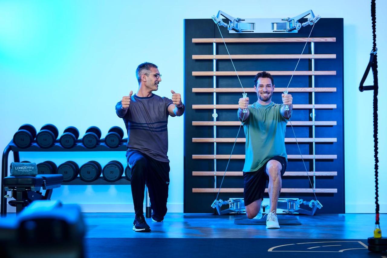 Longevity Health & Wellness Hotel - Adults Only Alvor Exterior photo A personal trainer working with a client