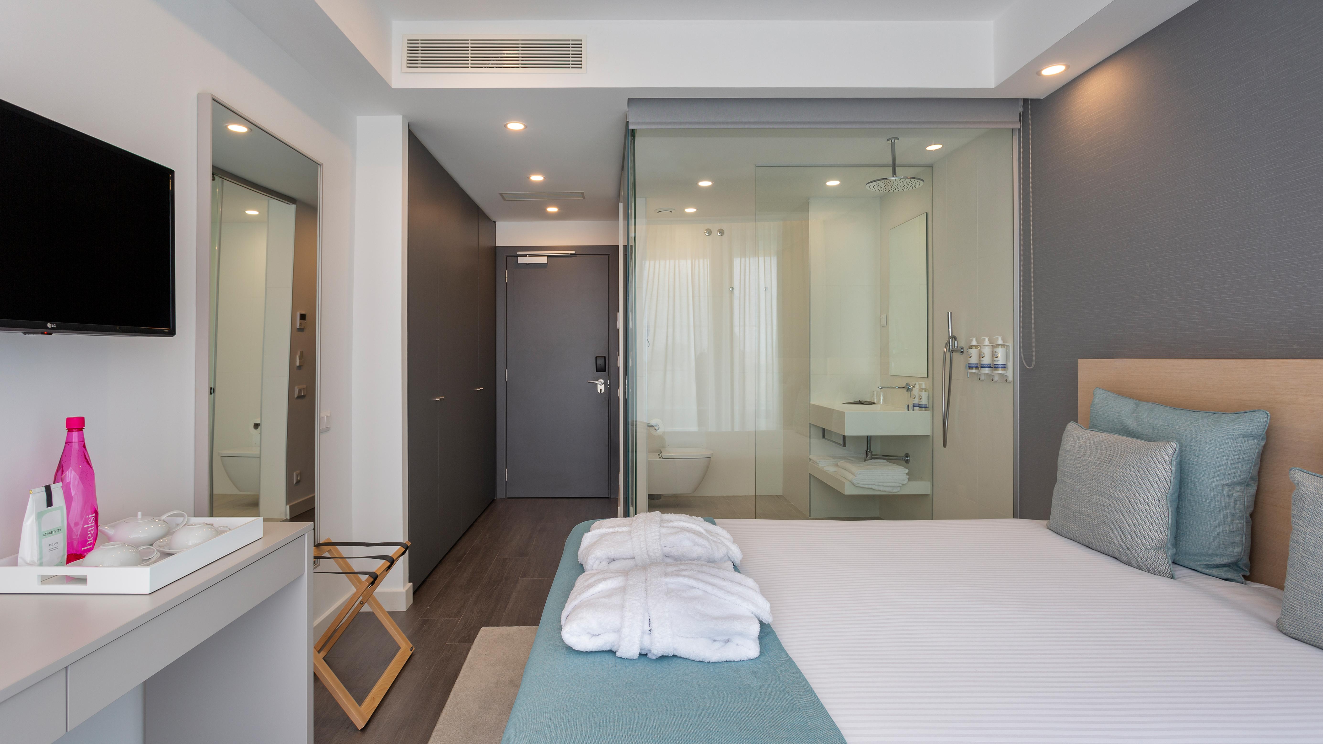 Longevity Health & Wellness Hotel - Adults Only Alvor Exterior photo A room at the hotel
