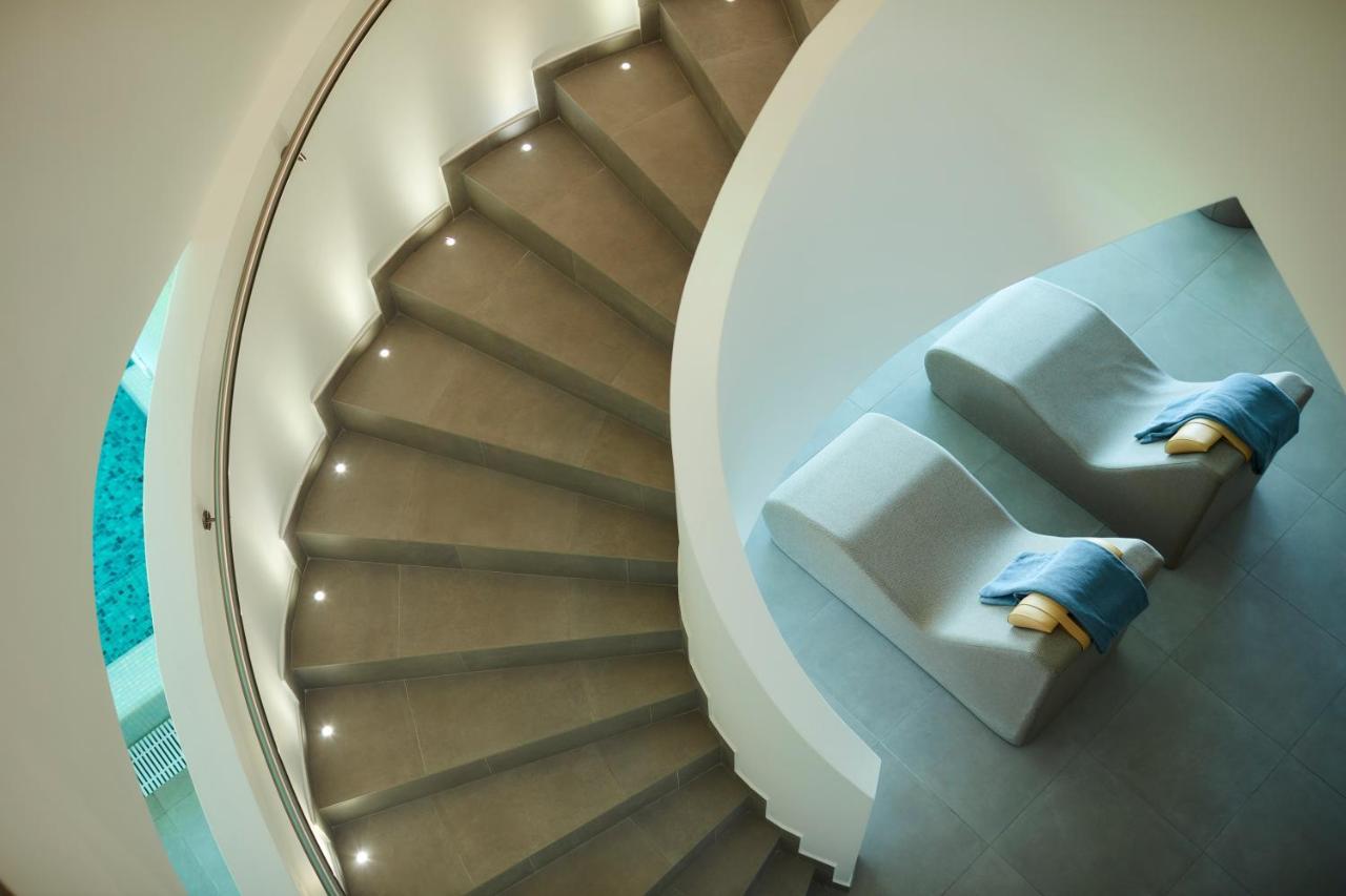 Longevity Health & Wellness Hotel - Adults Only Alvor Exterior photo Spiral staircase