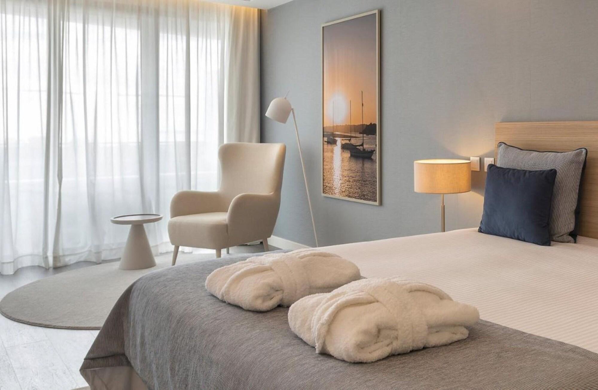 Longevity Health & Wellness Hotel - Adults Only Alvor Exterior photo A room at the hotel