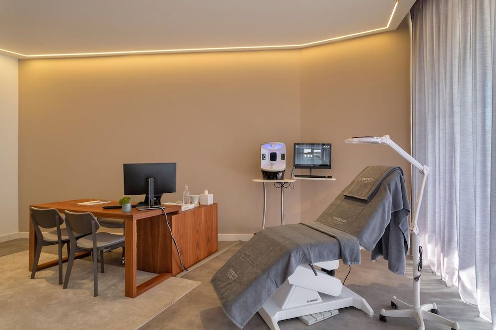 Longevity Health & Wellness Hotel - Adults Only Alvor Exterior photo A medical office